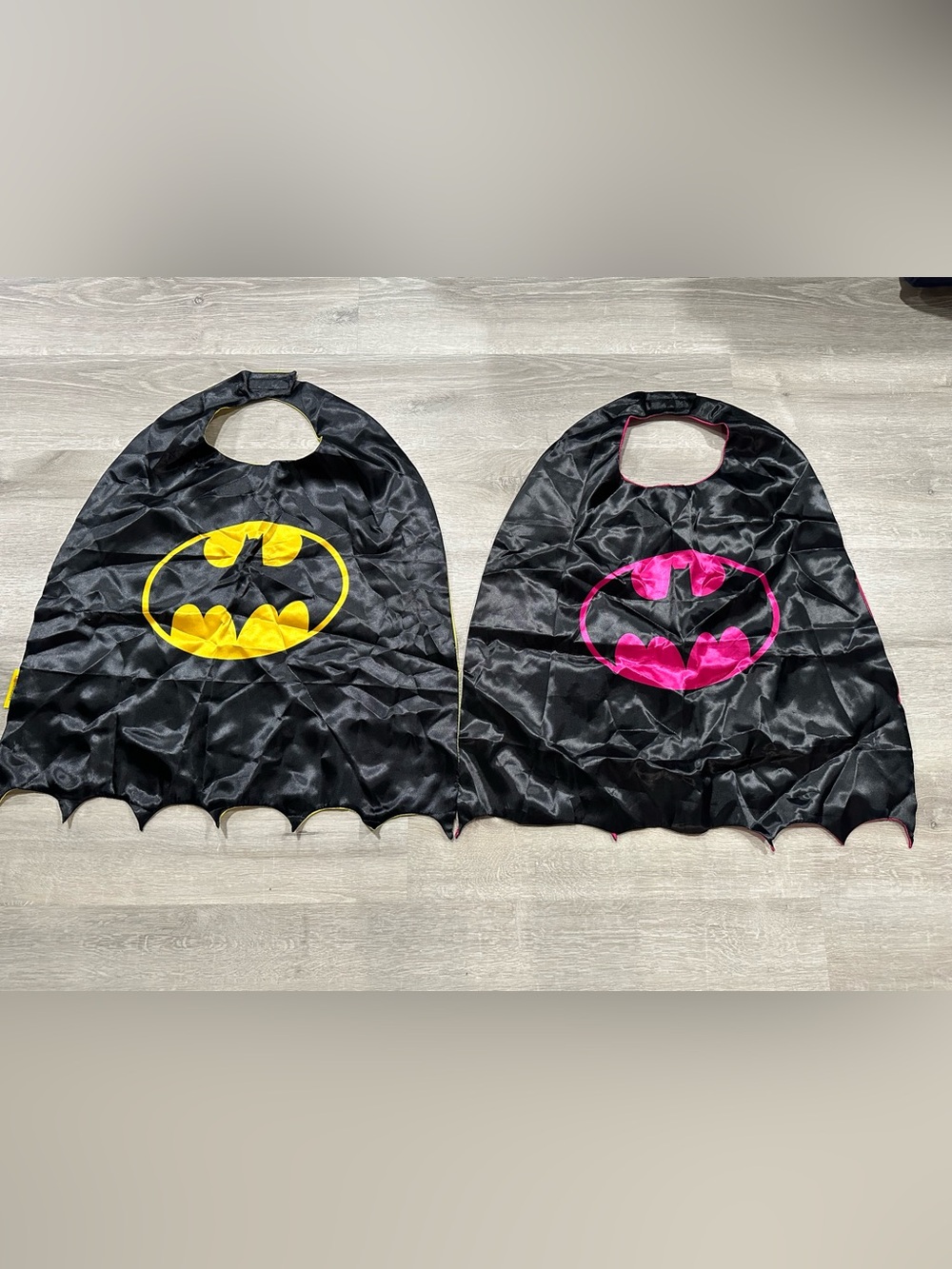 CH218 NEW Batman Capes 2pcs Yellow and Pink for Kids Halloween